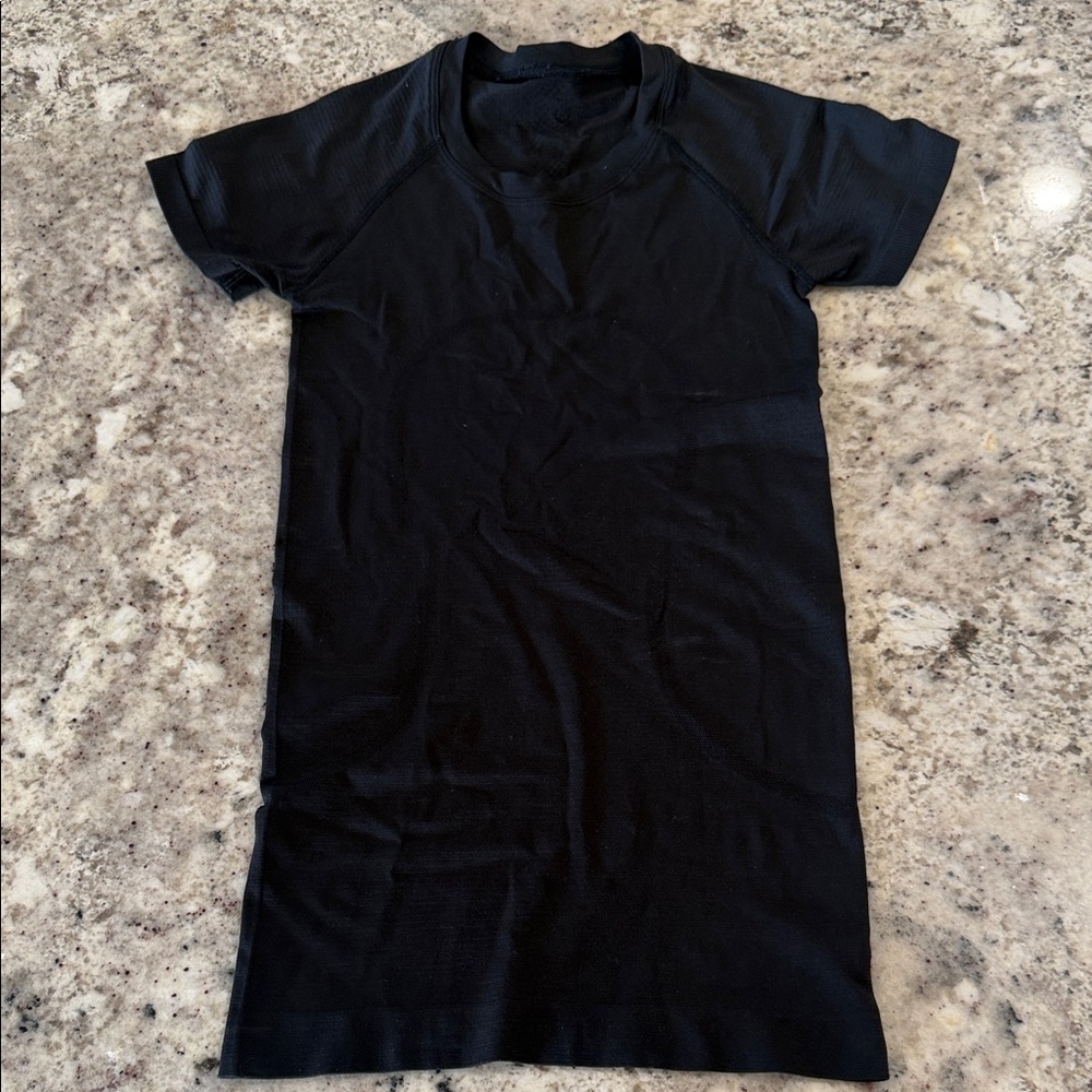 lululemon athletica Black Short Sleeve Tee